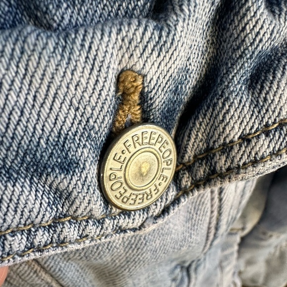 Free People Light Wash Denim Jacket Women’s Medium - Picture 2 of 7